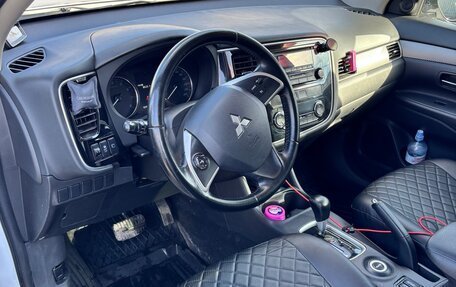 Mitsubishi Outlander III рестайлинг 3, 2013 год, 1 430 000 рублей, 2 фотография