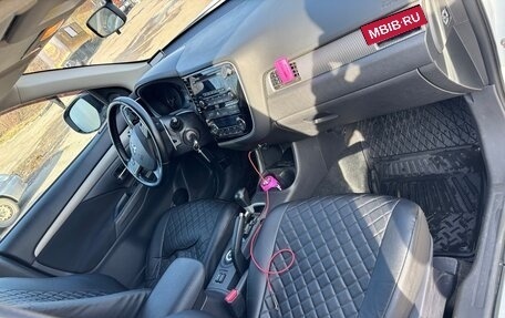 Mitsubishi Outlander III рестайлинг 3, 2013 год, 1 430 000 рублей, 4 фотография