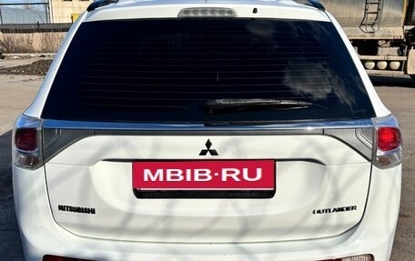 Mitsubishi Outlander III рестайлинг 3, 2013 год, 1 430 000 рублей, 6 фотография