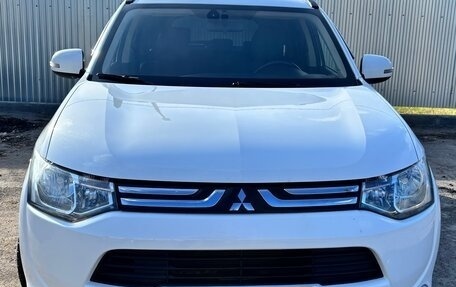 Mitsubishi Outlander III рестайлинг 3, 2013 год, 1 430 000 рублей, 8 фотография