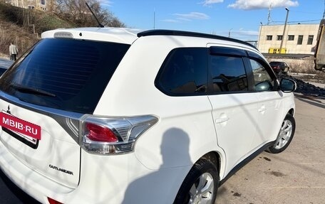 Mitsubishi Outlander III рестайлинг 3, 2013 год, 1 430 000 рублей, 5 фотография