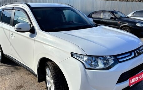 Mitsubishi Outlander III рестайлинг 3, 2013 год, 1 430 000 рублей, 9 фотография