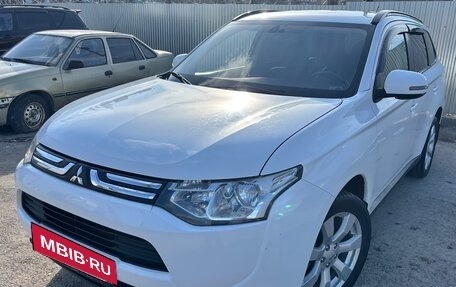 Mitsubishi Outlander III рестайлинг 3, 2013 год, 1 430 000 рублей, 10 фотография
