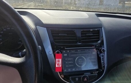 Hyundai Solaris II рестайлинг, 2015 год, 800 000 рублей, 6 фотография