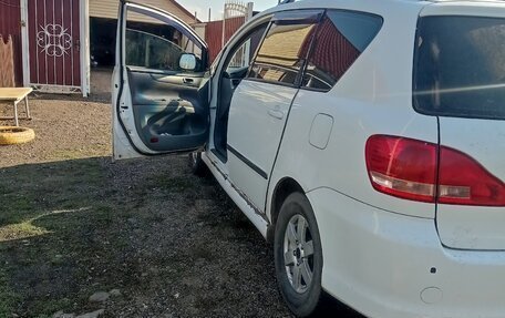 Toyota Avensis Verso I рестайлинг, 2003 год, 750 000 рублей, 1 фотография