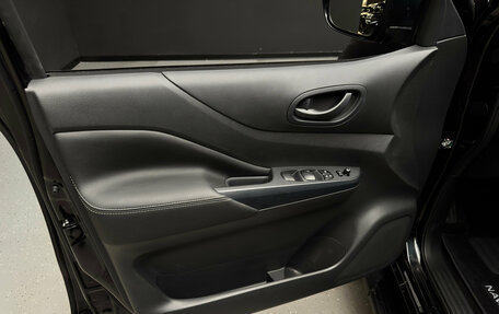 Nissan Navara (Frontier), 2024 год, 5 000 000 рублей, 15 фотография