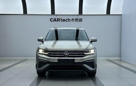 Volkswagen Tiguan II, 2022 год, 2 731 000 рублей, 2 фотография