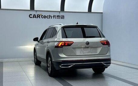Volkswagen Tiguan II, 2022 год, 2 731 000 рублей, 3 фотография