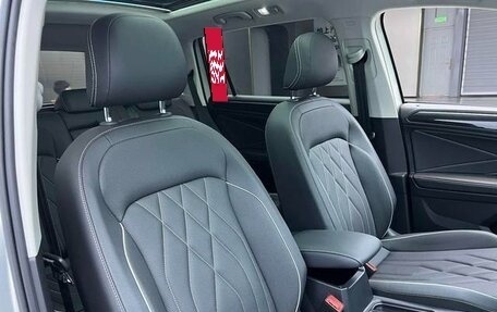 Volkswagen Tiguan II, 2022 год, 2 731 000 рублей, 17 фотография