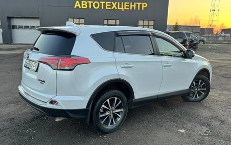 Toyota RAV4, 2018 год, 2 800 000 рублей, 4 фотография