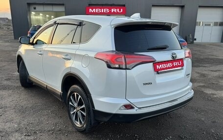 Toyota RAV4, 2018 год, 2 800 000 рублей, 8 фотография