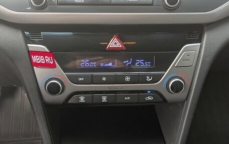 Hyundai Elantra VI рестайлинг, 2016 год, 1 248 000 рублей, 10 фотография