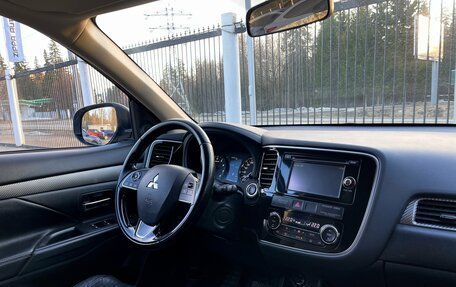 Mitsubishi Outlander III рестайлинг 3, 2015 год, 1 899 000 рублей, 9 фотография