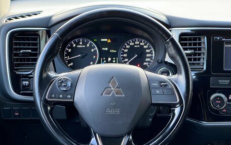 Mitsubishi Outlander III рестайлинг 3, 2015 год, 1 899 000 рублей, 12 фотография