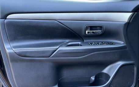 Mitsubishi Outlander III рестайлинг 3, 2015 год, 1 899 000 рублей, 17 фотография