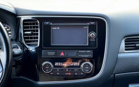 Mitsubishi Outlander III рестайлинг 3, 2015 год, 1 899 000 рублей, 24 фотография