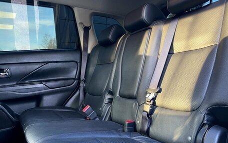 Mitsubishi Outlander III рестайлинг 3, 2015 год, 1 899 000 рублей, 23 фотография