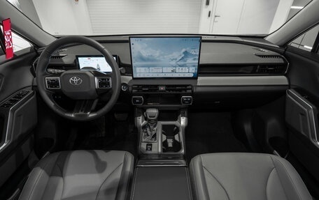 Toyota RAV4, 2025 год, 4 800 000 рублей, 8 фотография