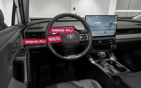 Toyota RAV4, 2025 год, 4 800 000 рублей, 7 фотография