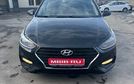 Hyundai Solaris II рестайлинг, 2017 год, 1 000 000 рублей, 1 фотография