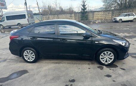 Hyundai Solaris II рестайлинг, 2017 год, 1 000 000 рублей, 3 фотография