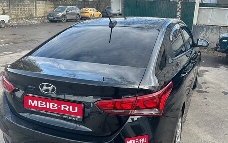 Hyundai Solaris II рестайлинг, 2017 год, 1 000 000 рублей, 4 фотография