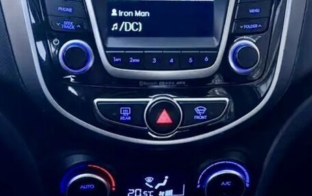 Hyundai Solaris II рестайлинг, 2015 год, 920 000 рублей, 6 фотография