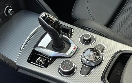 Alfa Romeo Stelvio, 2025 год, 7 790 000 рублей, 25 фотография