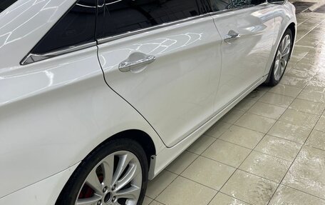 Hyundai Sonata VI, 2011 год, 900 000 рублей, 6 фотография