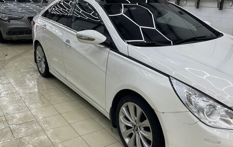 Hyundai Sonata VI, 2011 год, 900 000 рублей, 4 фотография