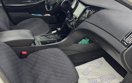 Hyundai Sonata VI, 2011 год, 900 000 рублей, 8 фотография