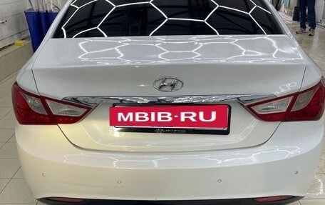 Hyundai Sonata VI, 2011 год, 900 000 рублей, 2 фотография