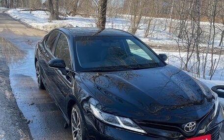 Toyota Camry, 2018 год, 2 250 000 рублей, 2 фотография