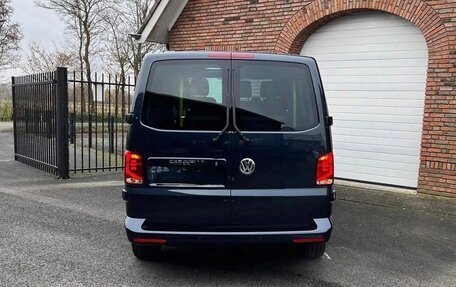 Volkswagen Caravelle T6 рестайлинг, 2023 год, 4 300 000 рублей, 6 фотография