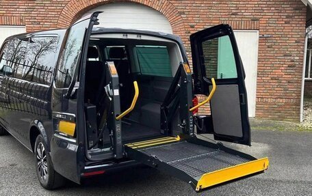 Volkswagen Caravelle T6 рестайлинг, 2023 год, 4 300 000 рублей, 13 фотография