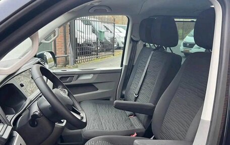 Volkswagen Caravelle T6 рестайлинг, 2023 год, 4 300 000 рублей, 18 фотография