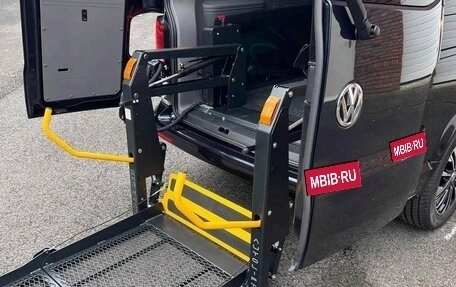 Volkswagen Caravelle T6 рестайлинг, 2023 год, 4 300 000 рублей, 9 фотография