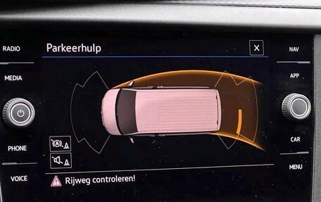 Volkswagen Caravelle T6 рестайлинг, 2023 год, 4 300 000 рублей, 21 фотография