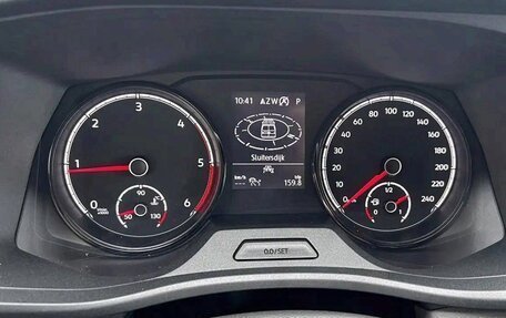 Volkswagen Caravelle T6 рестайлинг, 2023 год, 4 300 000 рублей, 23 фотография