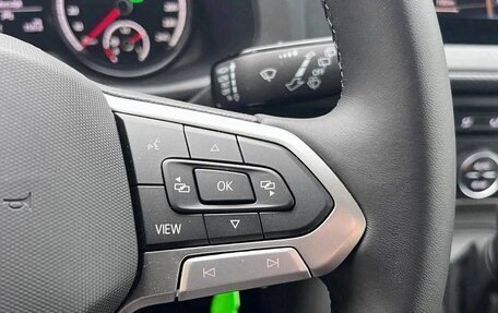 Volkswagen Caravelle T6 рестайлинг, 2023 год, 4 300 000 рублей, 25 фотография