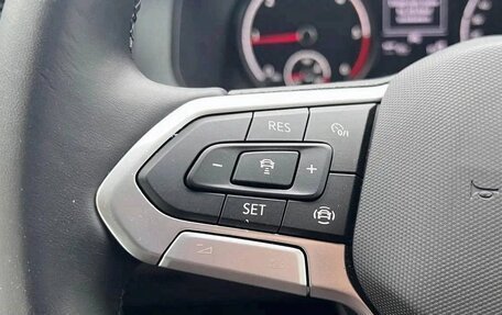 Volkswagen Caravelle T6 рестайлинг, 2023 год, 4 300 000 рублей, 24 фотография