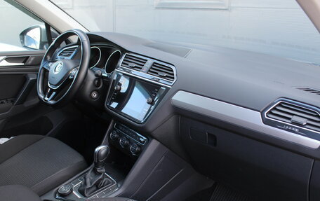 Volkswagen Tiguan II, 2019 год, 2 395 000 рублей, 6 фотография