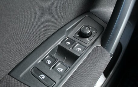 Volkswagen Tiguan II, 2019 год, 2 395 000 рублей, 17 фотография