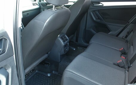 Volkswagen Tiguan II, 2019 год, 2 395 000 рублей, 21 фотография