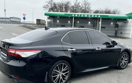 Toyota Camry, 2021 год, 2 600 000 рублей, 3 фотография