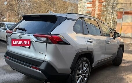 Toyota RAV4, 2021 год, 3 930 000 рублей, 2 фотография