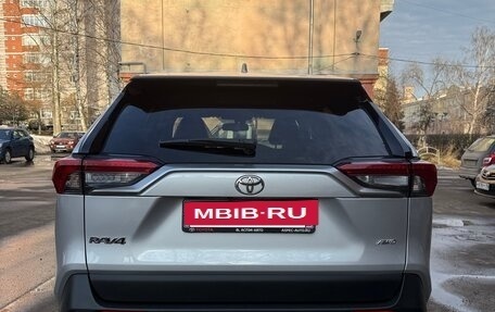 Toyota RAV4, 2021 год, 3 930 000 рублей, 3 фотография