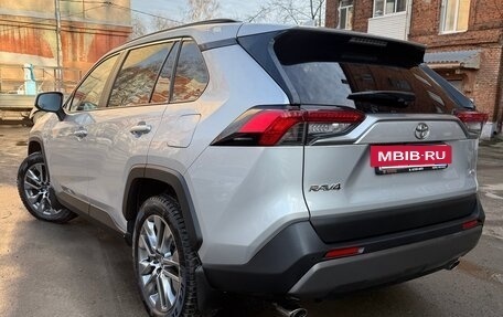 Toyota RAV4, 2021 год, 3 930 000 рублей, 4 фотография