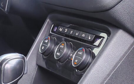 Volkswagen Tiguan II, 2018 год, 3 700 000 рублей, 8 фотография