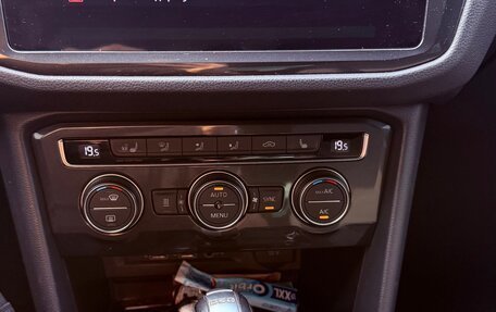 Volkswagen Tiguan II, 2018 год, 3 700 000 рублей, 28 фотография